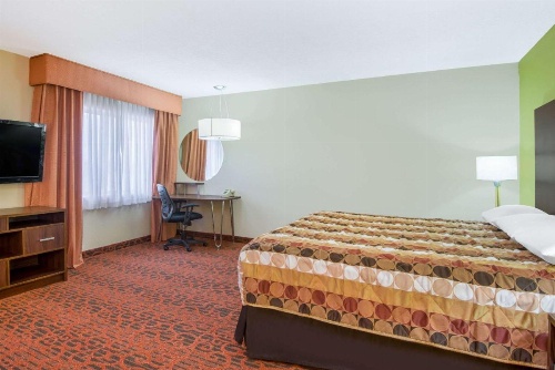 Super 8 by Wyndham Portales image 23