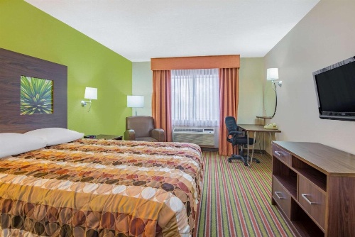 Super 8 by Wyndham Portales image 24