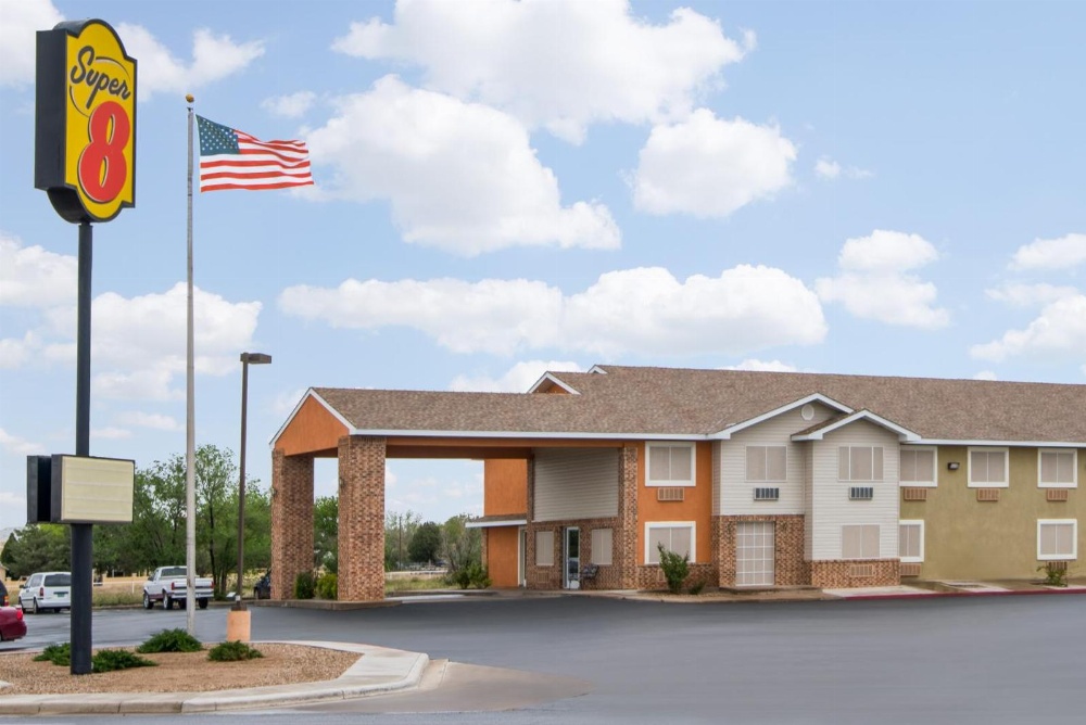 Super 8 by Wyndham Portales Main image